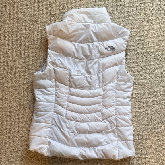 The North Face Snowy White Quilted Puffer Vest - Picture 2 of 5
